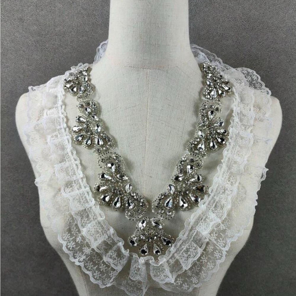 NWOT - Lace Decor V-Neck False Collar, White